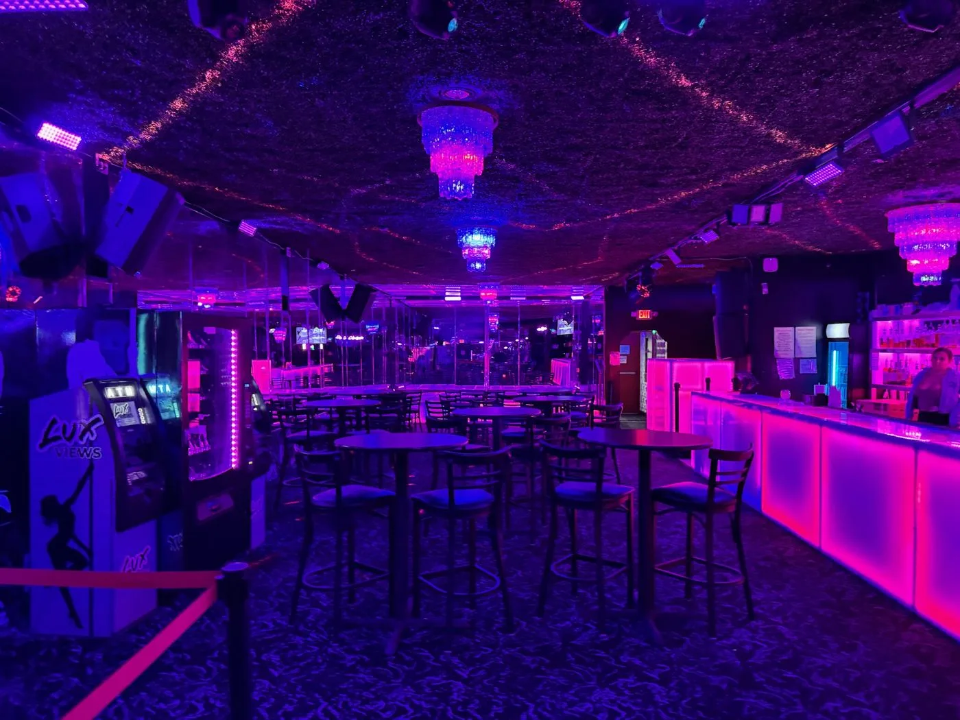 mirrored main room — Lux Views venue photograph